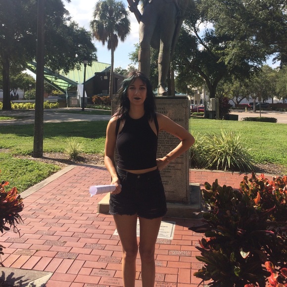 Meet your Posher, Ana - Picture 2 of 2